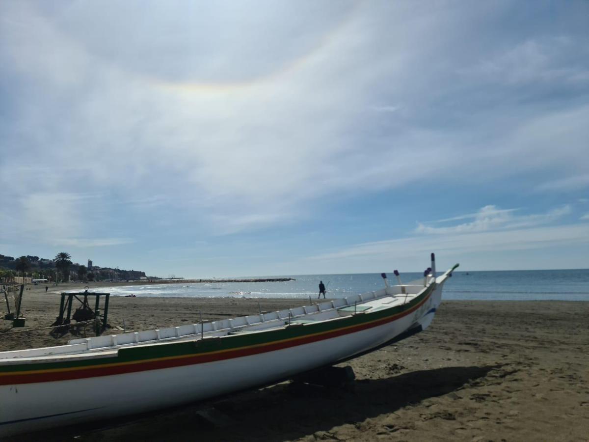 Apartamento Cerca De La Playa Appartamento Málaga Esterno foto